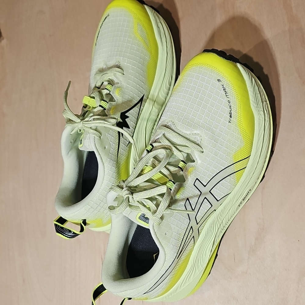 ASICS Trabuco Max 3 Neon (Unisex Mens 7 Women 8 1/2) Yellow and Black Running
